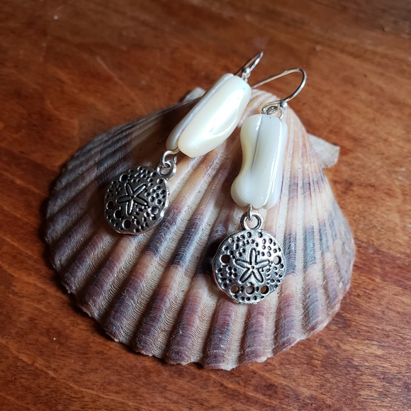 Handmade Sand Dollar Natrual Seashell Earrings - Picture 2 of 2